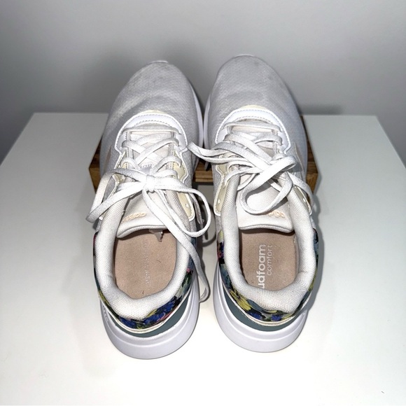 Adidas Women’s QT Racer running shoe with Floral Print and Pink stripes - Picture 9 of 12